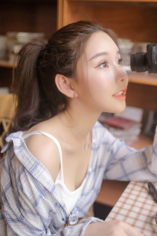 不知火舞与三个小男孩